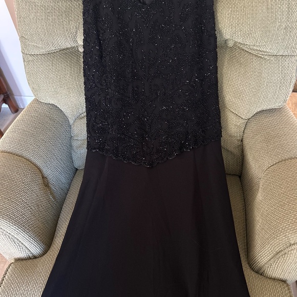 JKARA New York Black Beaded Bodice Form Fitted Evening Gown "Worn Once" - Picture 4 of 15